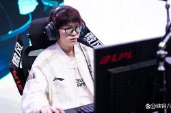 Rookie重返赛场，表现优异首场状态出色，勇士观众沸腾！的简单介绍-j9九游会真人