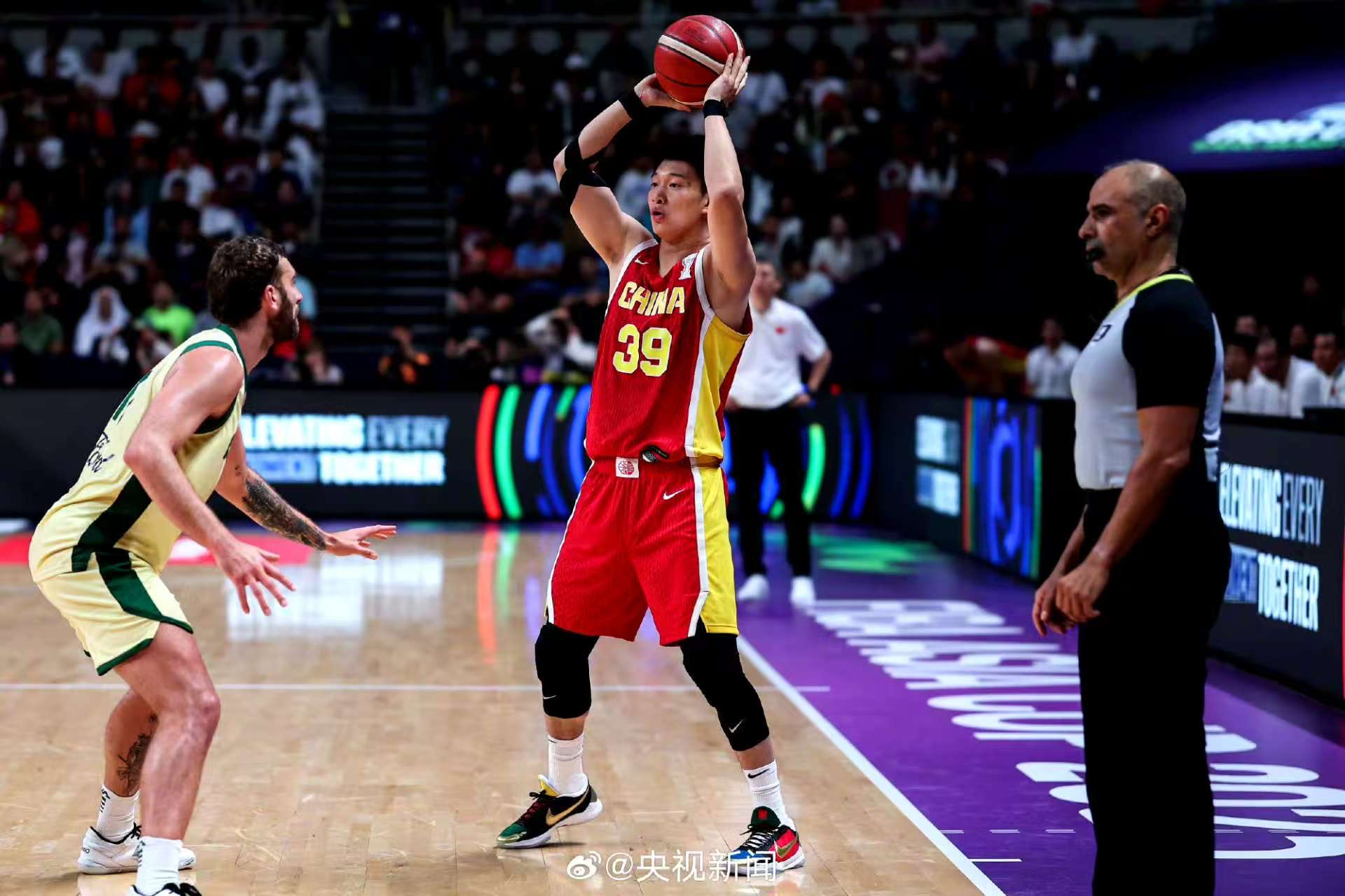 包含冲刺阶段体能课后，深圳男篮临场应变备战NBA季后赛，媒体盛赞，球探报告显示潜力的词条